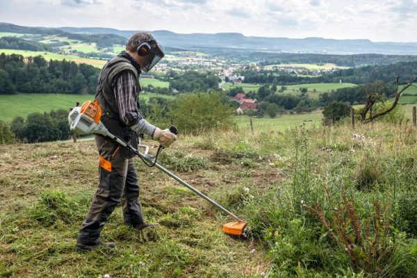 FS 235 Petrol Brushcutter - Image 2